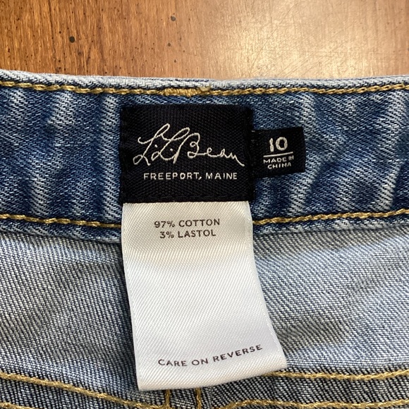 L.L. Bean Women's Classic Blue Straight Leg Jeans 👖 - Picture 2 of 4